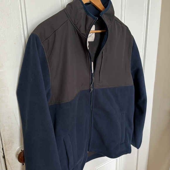 St. John’s Bay Men’s Navy and Gray Windblock Fleece Jacket Size Medium - Picture 4 of 7